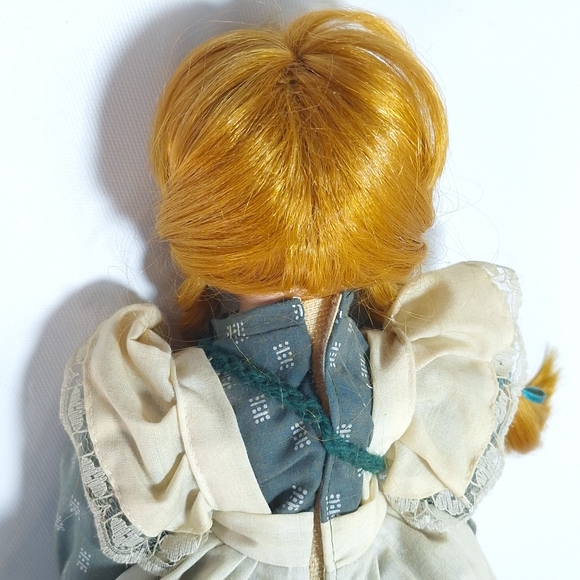 Anne of Green Gables Treasury Edition Porcelain Doll - Picture 7 of 9